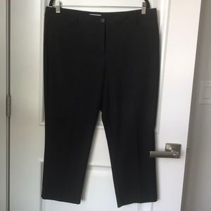 Black Capri pants